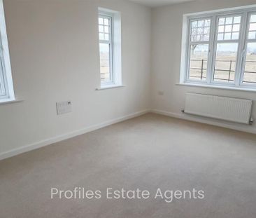 4 bedroom detached house to rent - Photo 3