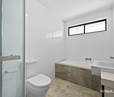 8 Kenwood Crescent, RINGWOOD - Photo 2