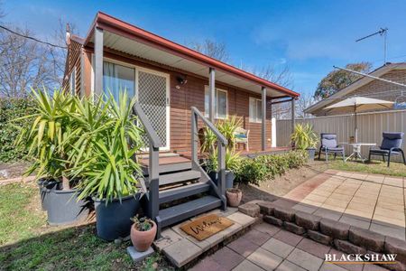 Fully-Furnished Granny Flat with All Utilities Included - Photo 5