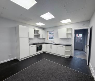 Price £950 pcm - Available Now - Unfurnished - Photo 3