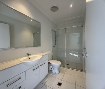 Tidy 3 Bedroom Townhouse - Photo 6