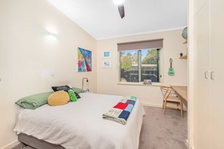 Spacious Four Bedroom Family Home - Photo 2