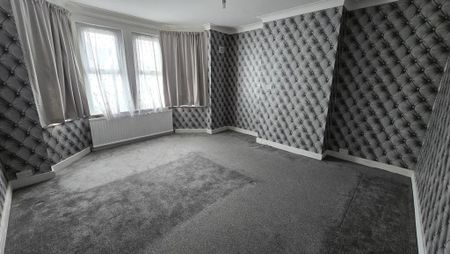 6 bedroom terraced house to rent - Photo 2