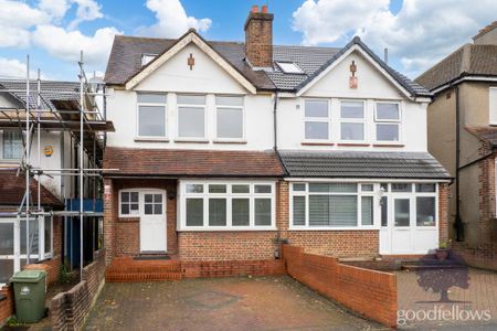 4 bedroom semi-detached house to rent - Photo 4