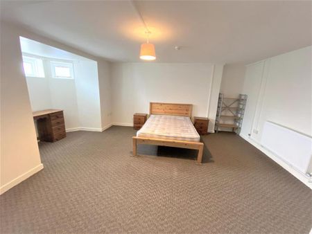 3 bedroom flat to rent - Photo 2