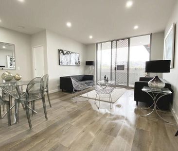 Modern and Serene Rental Home in Scenic Neighbourhood - Photo 2