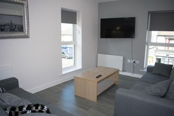 8 bedroom flat to rent - Photo 1