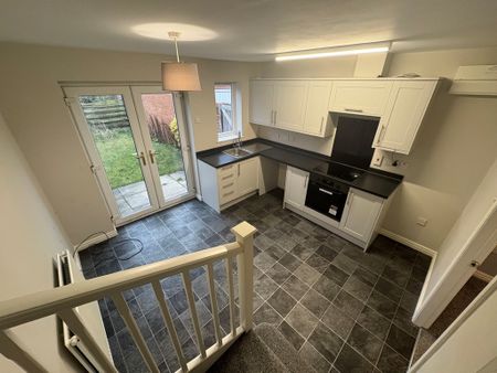 2 Bedroom Semi-Detached House - Photo 5