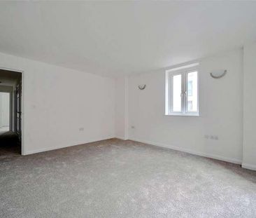 Farnborough Road, Farnborough, Hampshire, GU14 - Photo 3