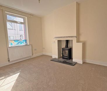 2 bedroom end of terrace house to rent - Photo 2