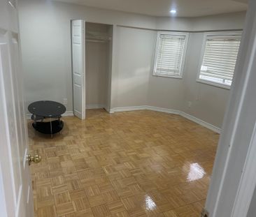 For Lease - 31 Harbourtown Crescent, Brampton, Ontario - Photo 3