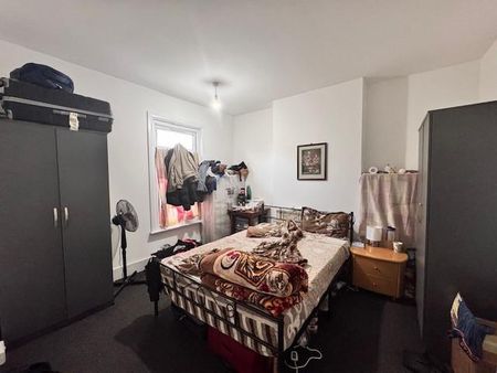 4 bedroom terraced house to rent - Photo 4