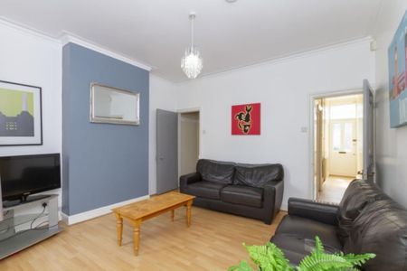 3 bedroom terraced house to rent - Photo 2