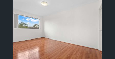 STYLISH TOP-FLOOR APARTMENT WITH HUGE BALCONIES - Photo 5