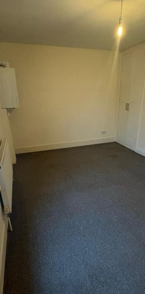 2 bedroom end of terrace house to rent - Photo 1
