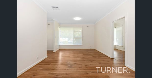 Simply Relax, Move In and Enjoy this Superb Unit - A Short Stroll to Jetty Road and all Services. - Photo 1