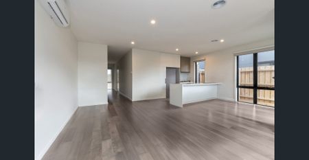 Modern Townhouse in a Great Langwarrin Location - Photo 2