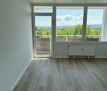 SANKT AUGUSTIN, helle top 2-Zimmerwohnung, ca. 70 m² Wfl. mit Balkon, neues Bad und top Einbauküche - Photo 1