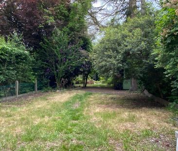 Rustig gelegen gelijkvloers appartement met 2 slaapkamers en zeer grote tuin nabij het sport- en recreatiedomein van de Rozebroeken. - Photo 1