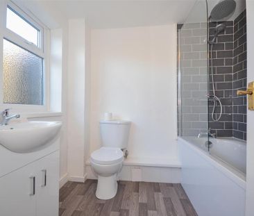 3 bedroom end of terrace house to rent - Photo 6