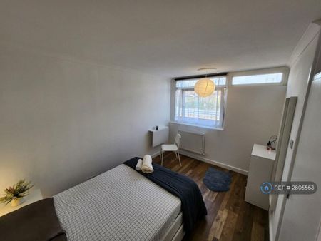 3 bedroom flat to rent - Photo 2