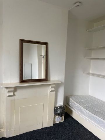Room in a Shared House, Dover Rd, S11 - Photo 4