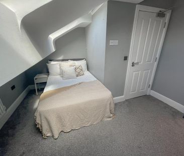 5 bedroom terraced house to rent - Photo 4