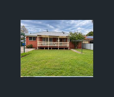 Conveniently located close to schools and shopping centres - Photo 3