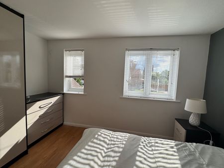 1 Bed Flat, Fenman Gardens, IG3 - Photo 3