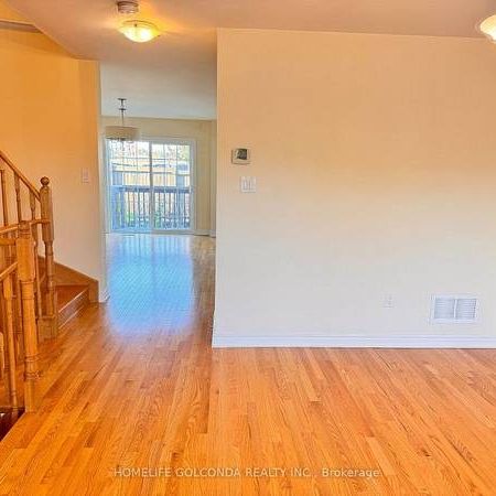 Amazing Affordable 3Bedroom Townhome In Vaughan! - Photo 4