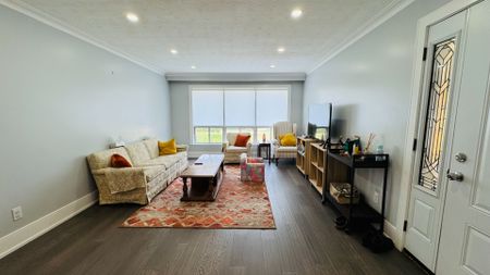 For Lease - 102 Northover Street, Toronto, Ontario - Photo 3