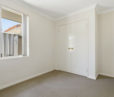 Charming Townhouse in Osborne Park - Photo 5