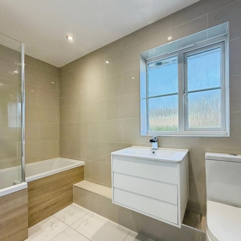 4 bedroom detached house to rent - Photo 1