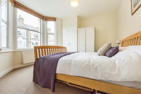 3 bedroom flat to rent - Photo 3