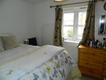 2 bedroom terraced house to rent - Photo 4