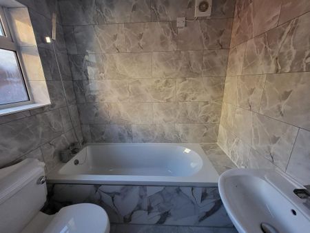 3 bedroom terraced house to rent - Photo 4