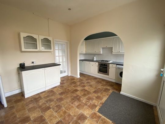 Willow Grove, Formby, L37 3NX - Photo 1