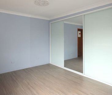 BEAUTIFUL FAMILY HOME!! - Photo 1