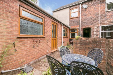 4 bedroom terraced house to rent - Photo 3
