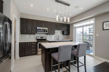 For Lease - 215 Dundas Street Unit# 9, Hamilton, Ontario - Photo 4