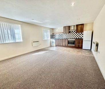 2 bedroom Flat To Let - Photo 1