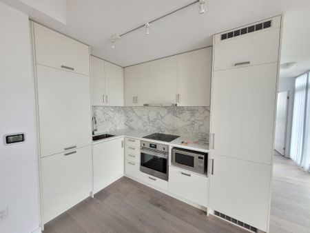 For Lease - 60 Honeycrisp Crescent Unit# 909, Vaughan, Ontario - Photo 2