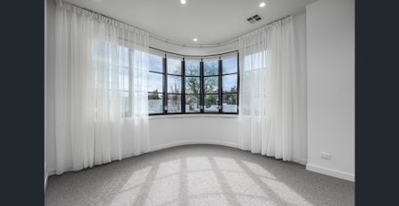 Modern & Newish Art Deco Bayside Beauty - Photo 5