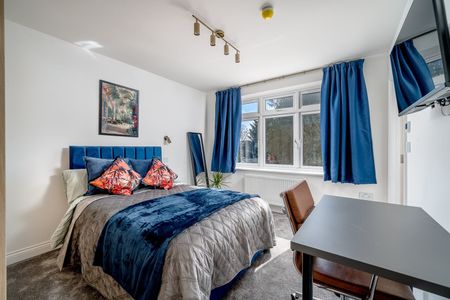 Room in a Shared House, Park Avenue, TW3 - Photo 3