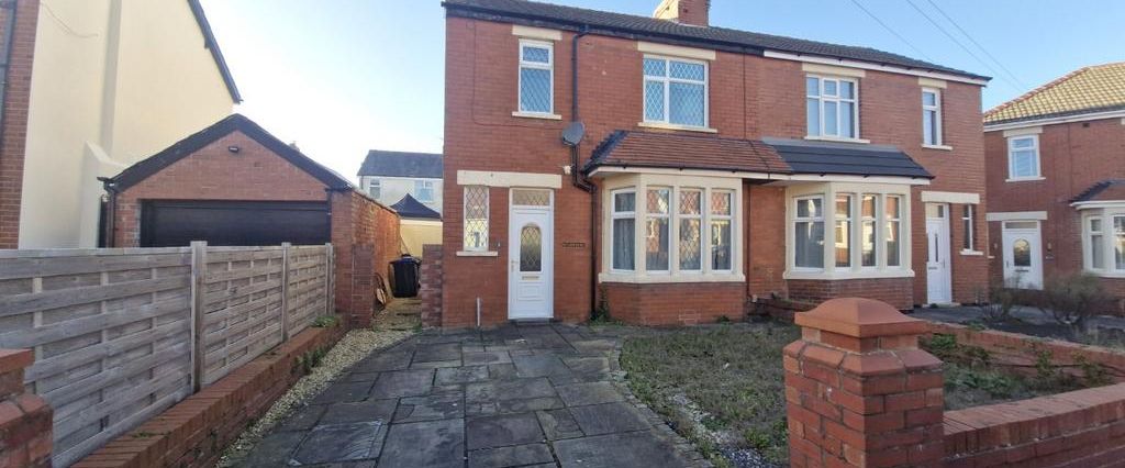 3 bedroom semi-detached house to rent - Photo 1