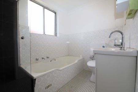 Spacious Two-Bedroom Unit in Prime Punchbowl Location - Photo 3