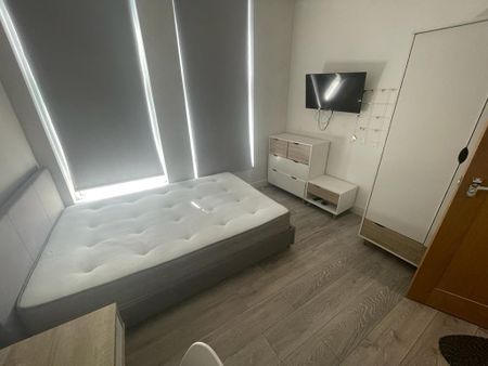 1 bedroom in a house share to rent - Photo 3