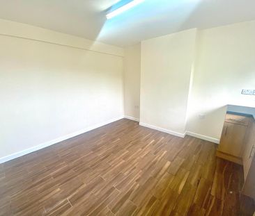 3 bedroom flat to rent - Photo 6