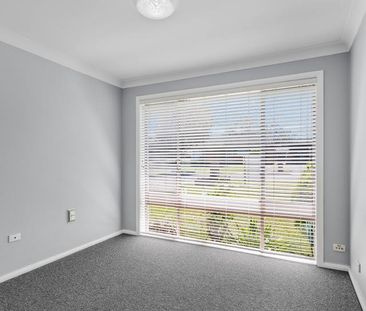 FRESHLY UPDATED SPACIOUS FAMILY HOME! - Photo 5
