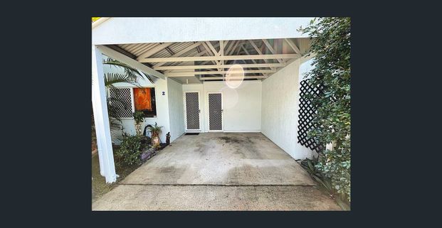 Easy living townhouse, small complex - Photo 1